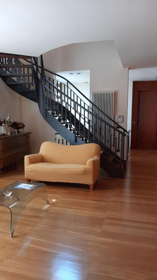 B & B Paradiso โลเรโต ภายนอก รูปภาพ